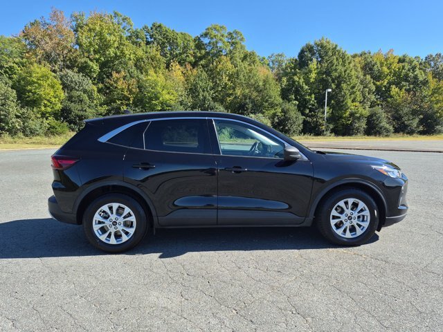 Certified 2023 Ford Escape Active FWD image 3