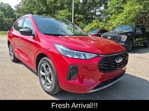 Used 2023 Ford Escape ST-Line w/ Tech Pack #1 AWD/4WD image 3