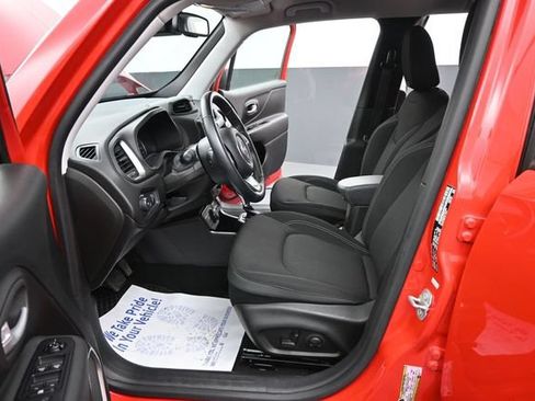 Used 2023 Jeep Renegade Latitude w/ Premium Group AWD/4WD image 12