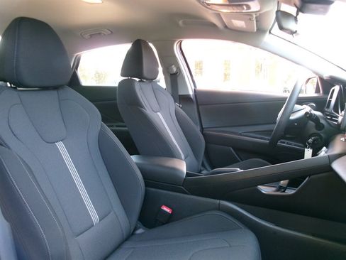 Used 2023 Hyundai Elantra SE FWD image 16