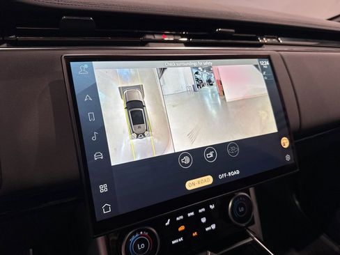 Used 2023 Land Rover Range Rover SE image 20