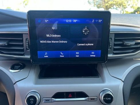 Used 2024 Ford Explorer XLT w/ Equipment Group 202A AWD/4WD image 27