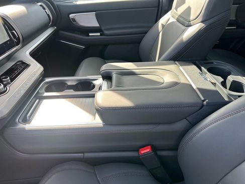 New 2025 Ford Expedition Active image 16