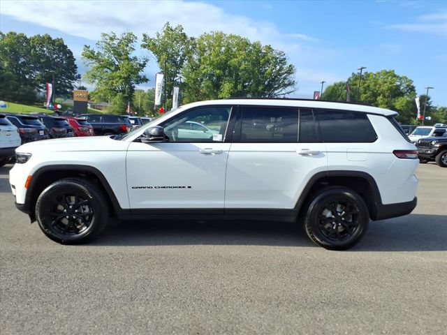 Used 2025 Jeep Grand Cherokee L Altitude AWD/4WD image 9
