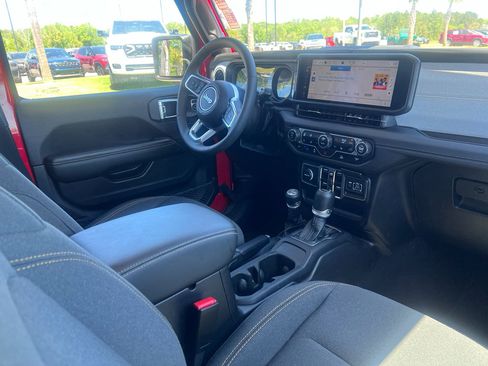 Certified 2025 Jeep Wrangler Sahara image 17
