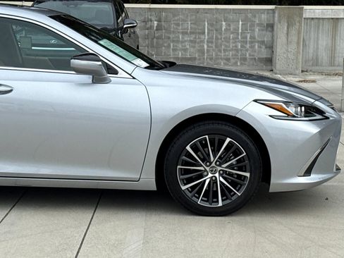 Certified 2025 Lexus ES 300h w/ Premium Package FWD image 34
