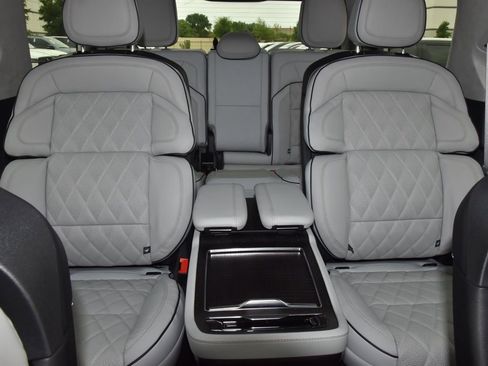 New 2026 Lincoln Navigator Black Label AWD/4WD image 22