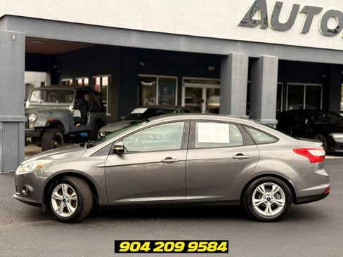 Used 2014 Ford Focus SE FWD image 4
