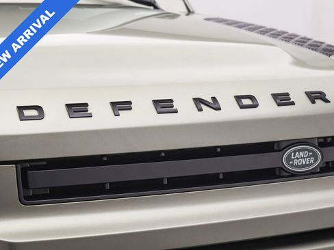 Used 2024 Land Rover Defender 110 S image 25