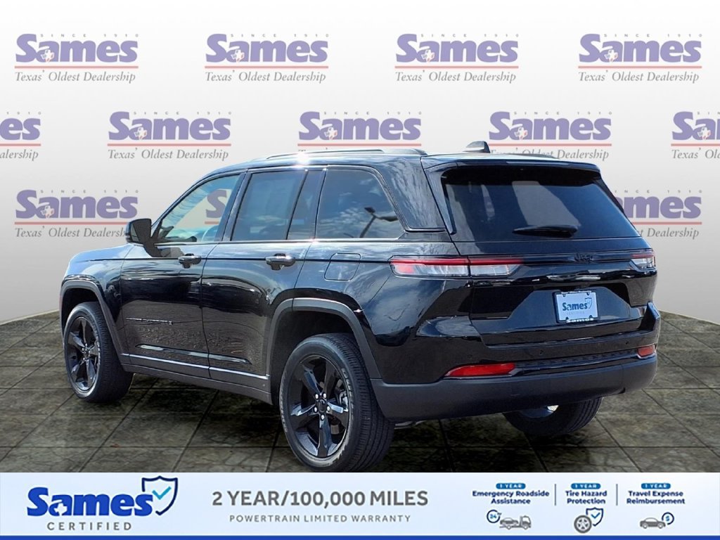 Used 2024 Jeep Grand Cherokee Altitude RWD image 5