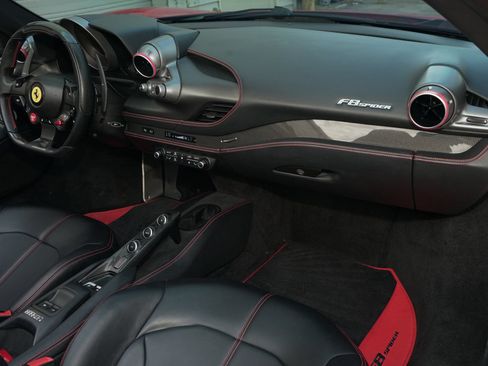 Used 2021 Ferrari F8 Tributo RWD image 5