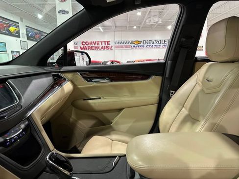 Used 2018 Cadillac XT5 Luxury w/ Driver Awareness Package FWD image 21