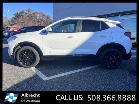 Used 2025 Buick Encore GX Sport Touring w/ Advanced Technology Package image 2