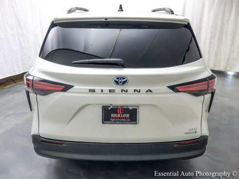 Used 2021 Toyota Sienna XLE w/ XLE Plus Package AWD/4WD image 2