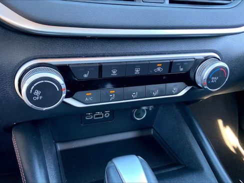 Used 2019 Nissan Altima 2.5 SR w/ SR Premium Package image 32