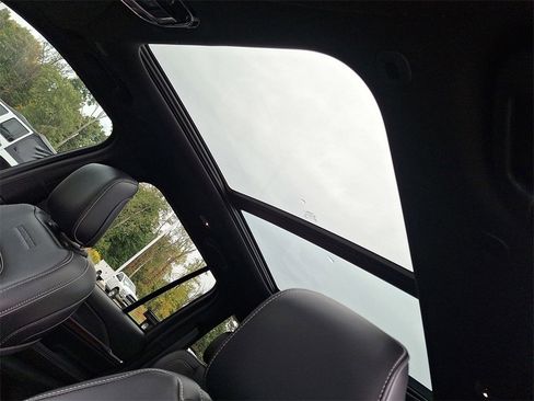 Used 2022 Jeep Grand Cherokee Overland image 14