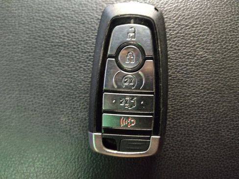 Used 2018 Ford Explorer XLT w/ Equipment Group 201A FWD image 32