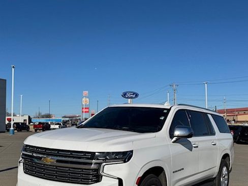 Used 2021 Chevrolet Suburban Premier w/ Premium Package image 2