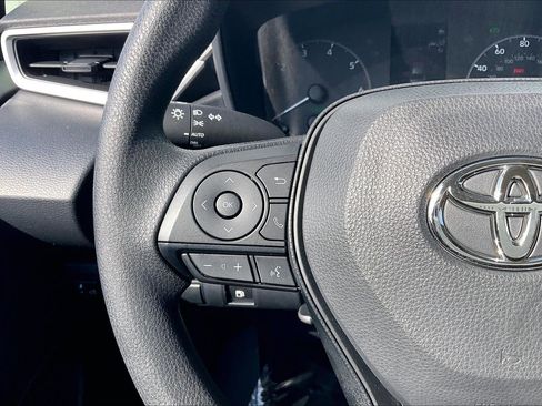 Used 2025 Toyota Corolla LE image 23