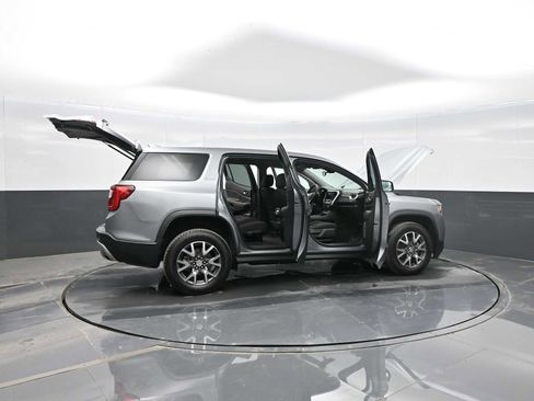 Used 2023 GMC Acadia SLE image 40