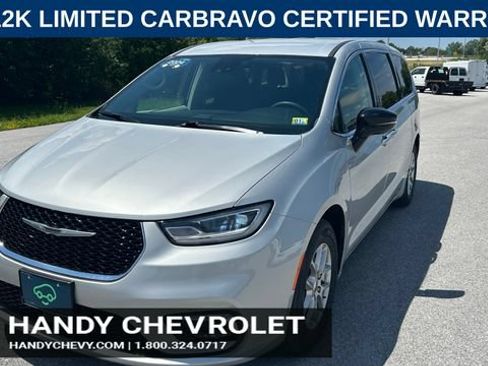Used 2024 Chrysler Pacifica Touring-L FWD image 7