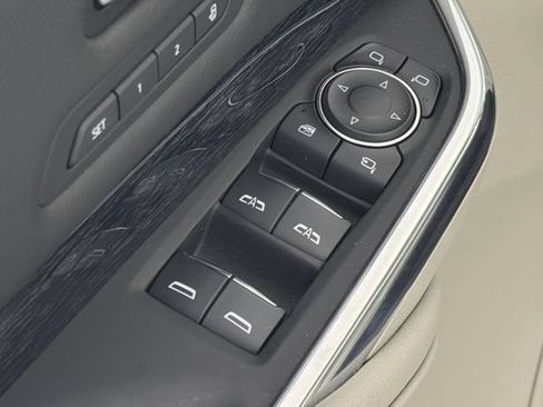 Used 2023 Cadillac XT4 Premium Luxury FWD image 19
