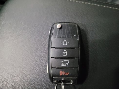 Used 2019 Kia Sorento S image 32