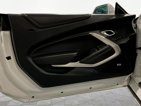 Used 2017 Chevrolet Camaro SS RWD image 19