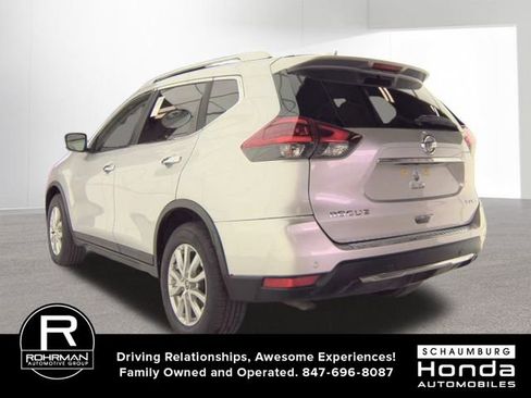 Used 2020 Nissan Rogue SV image 3