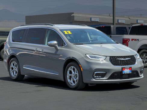 Used 2022 Chrysler Pacifica Limited FWD image 7