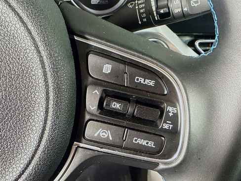 Used 2022 Kia Niro LXS image 15