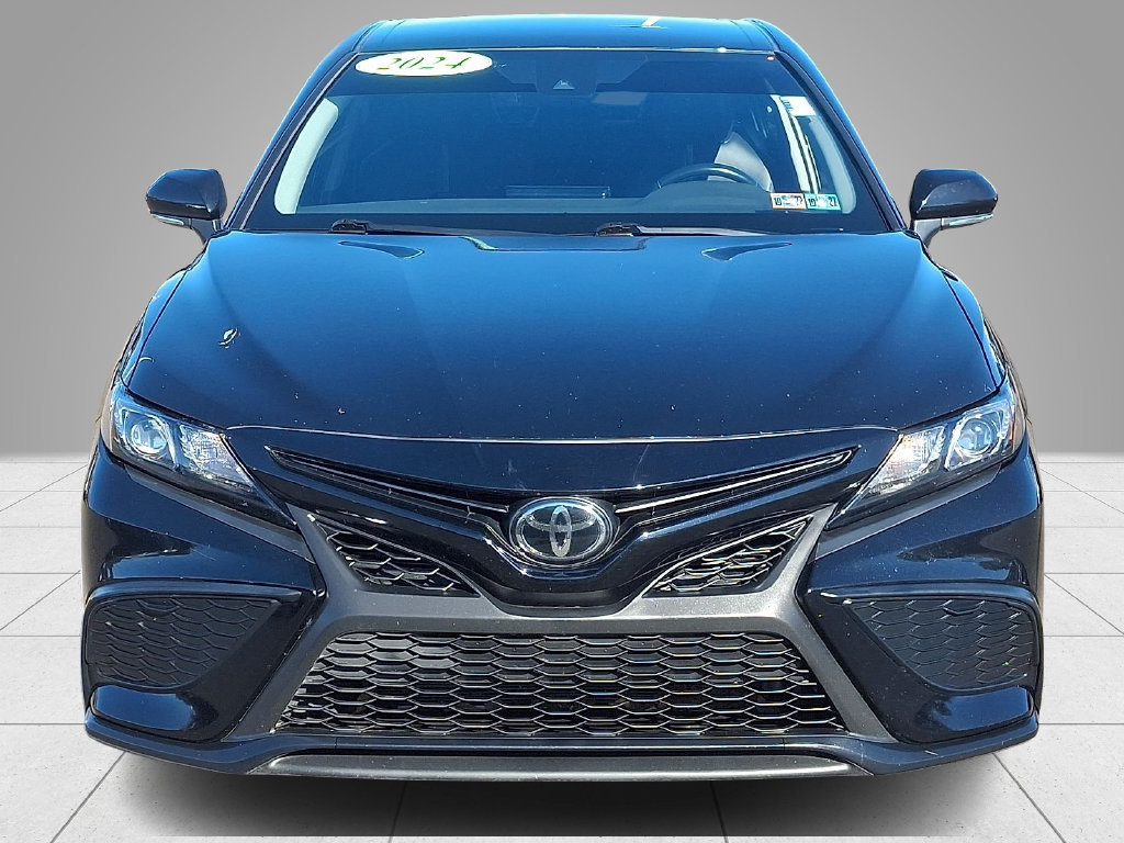 Used 2024 Toyota Camry SE FWD image 3