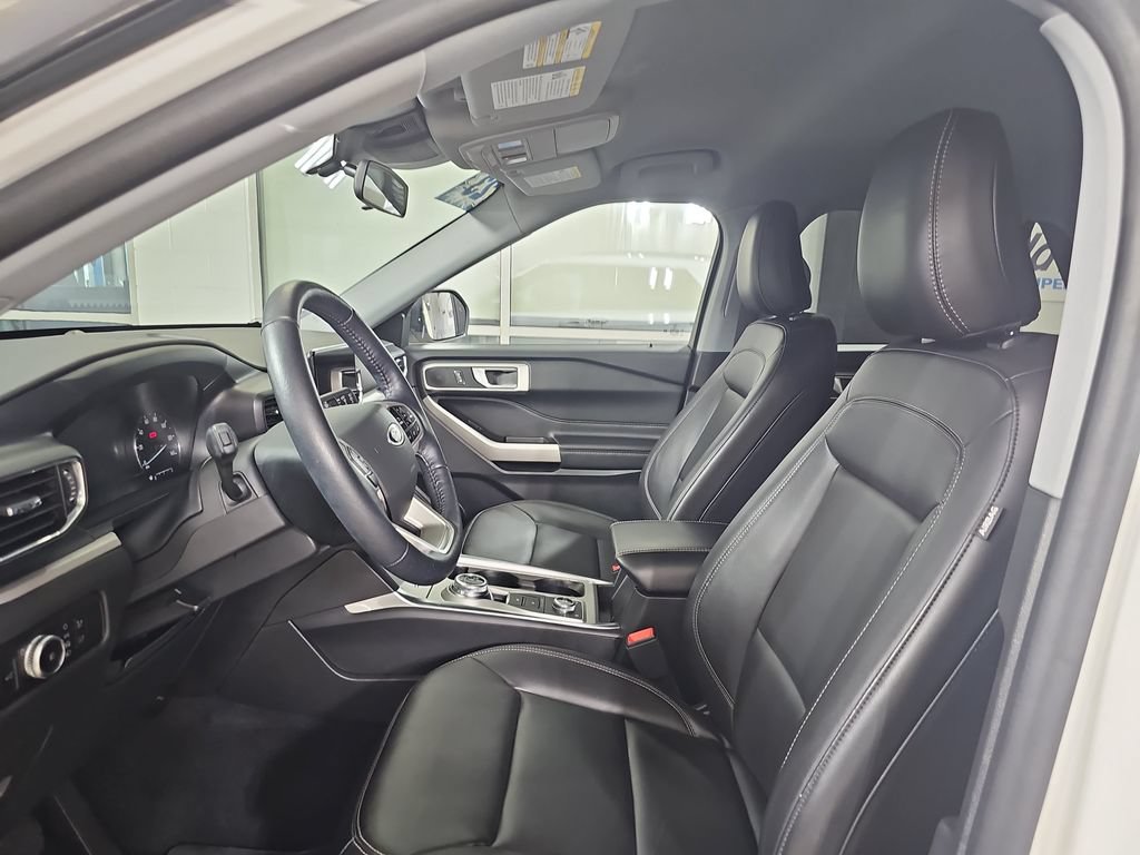Used 2023 Ford Explorer XLT w/ Equipment Group 202A AWD/4WD image 21