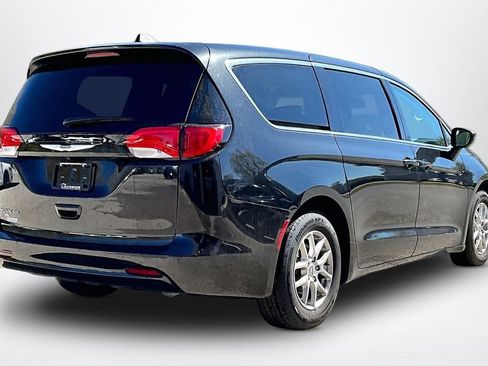 Used 2024 Chrysler Voyager LX FWD image 5