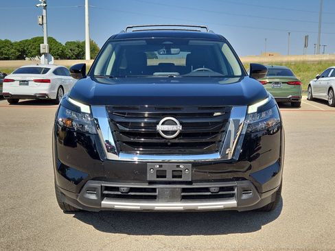 Used 2025 Nissan Pathfinder SL FWD image 10