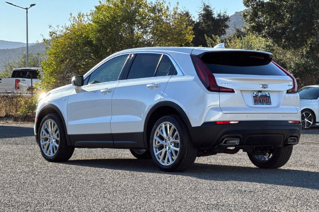 Used 2022 Cadillac XT4 Luxury w/ Driver Awareness Package FWD image 6