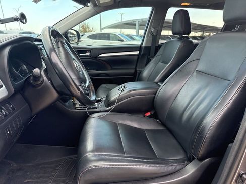 Used 2017 Toyota Highlander XLE image 5
