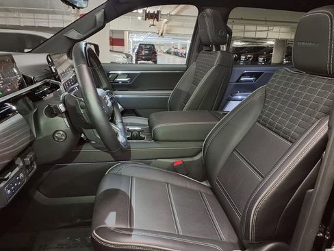 Used 2025 GMC Sierra EV Denali AWD/4WD image 17