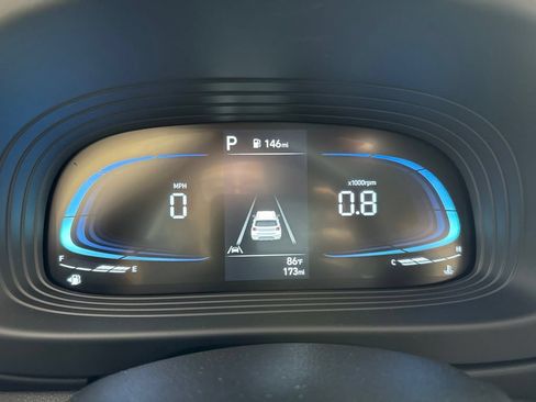 Used 2025 Hyundai Venue Limited FWD image 9