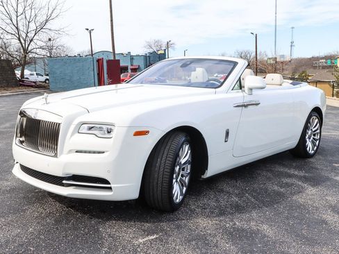 Used 2019 Rolls-Royce Dawn image 2