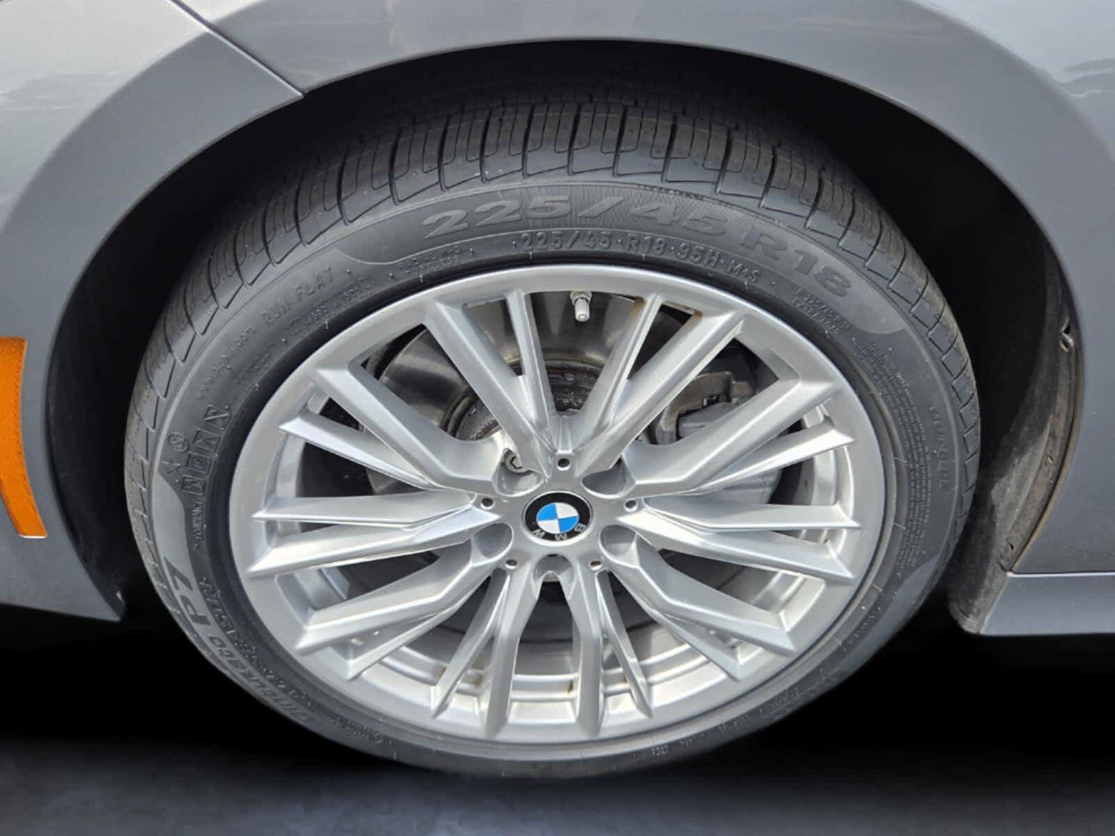 Used 2023 BMW 330i xDrive Sedan w/ Premium Package AWD/4WD image 9