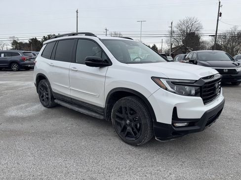 Used 2025 Honda Passport Black Edition image 3