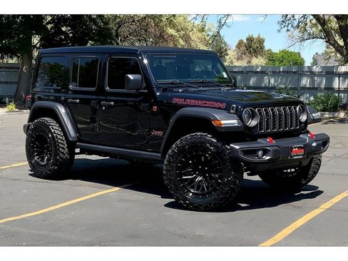 Used 2024 Jeep Wrangler Unlimited Rubicon w/ Technology Group image 2