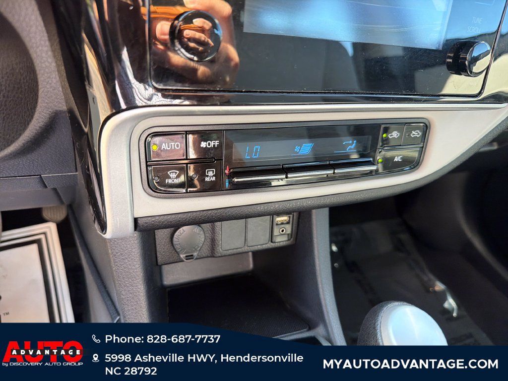Used 2018 Toyota Corolla LE FWD image 15