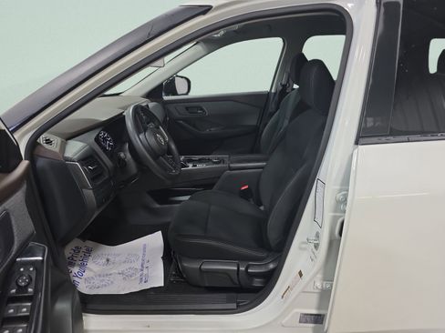 Used 2023 Nissan Rogue S image 12