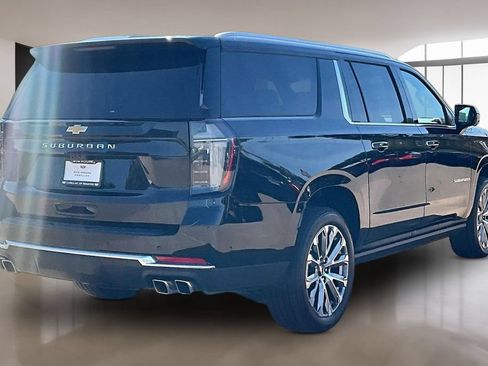 Used 2025 Chevrolet Suburban High Country AWD/4WD image 2