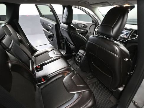 Used 2019 Jeep Cherokee Trailhawk w/ Comfort/Convenience Group AWD/4WD image 38
