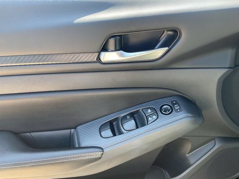 Used 2025 Nissan Altima 2.5 SV FWD image 23