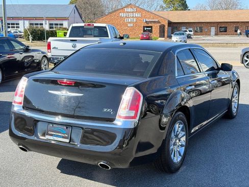 Used 2014 Chrysler 300 C RWD image 5