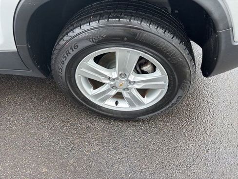 Used 2019 Chevrolet Trax LT w/ LT Convenience Package image 44